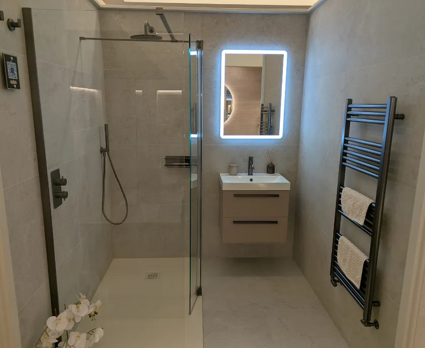Calm Grey Tones & Open Showering